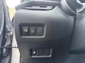 Toyota C-HR (2020) thumbnail 8