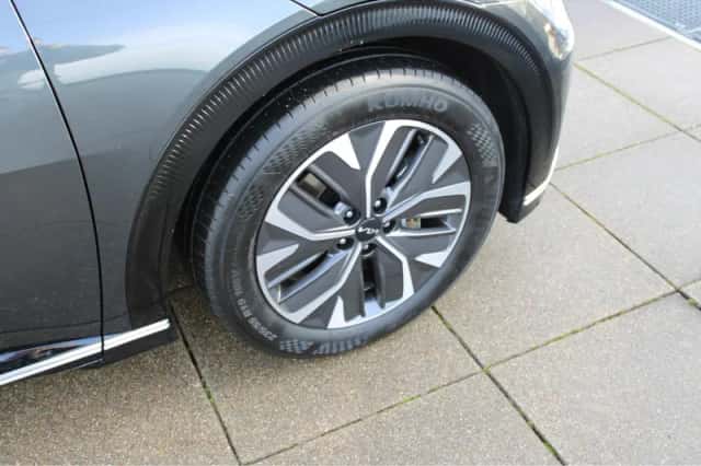 Kia EV6 (2024) thumbnail 9