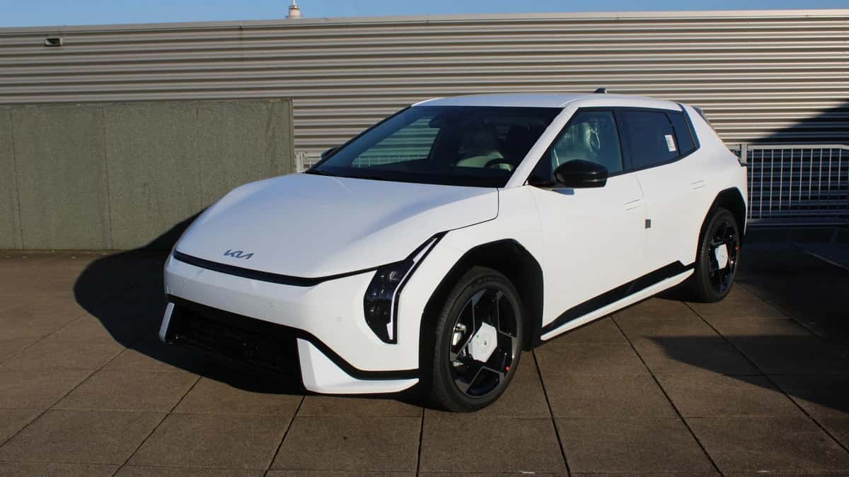 Kia EV4 (2026) — foto 1