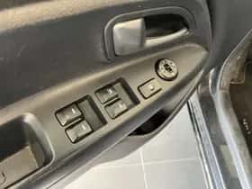 Kia Rio (2013) thumbnail 2