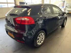 Kia Rio (2013) thumbnail 25