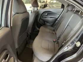 Kia Rio (2013) thumbnail 4