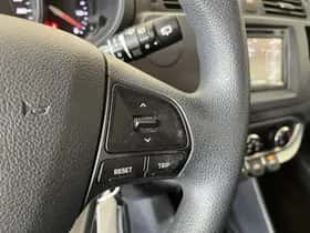 Kia Rio (2013) thumbnail 33
