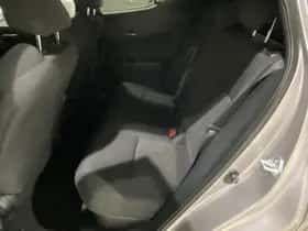 Toyota C-HR (2019) thumbnail 30