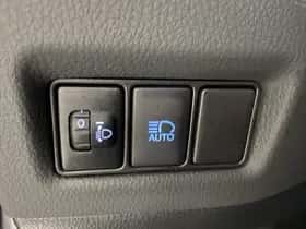 Toyota C-HR (2019) thumbnail 65