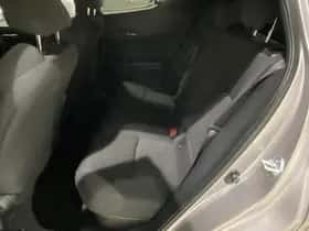 Toyota C-HR (2019) thumbnail 68