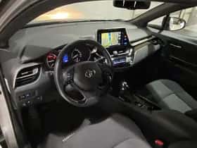 Toyota C-HR (2019) thumbnail 70