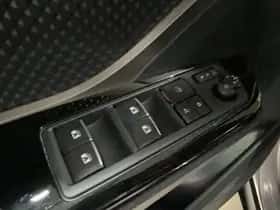 Toyota C-HR (2019) thumbnail 74