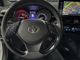 Toyota C-HR (2017) thumbnail 29