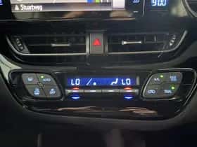 Toyota C-HR (2017) thumbnail 35