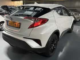 Toyota C-HR (2017) thumbnail 40