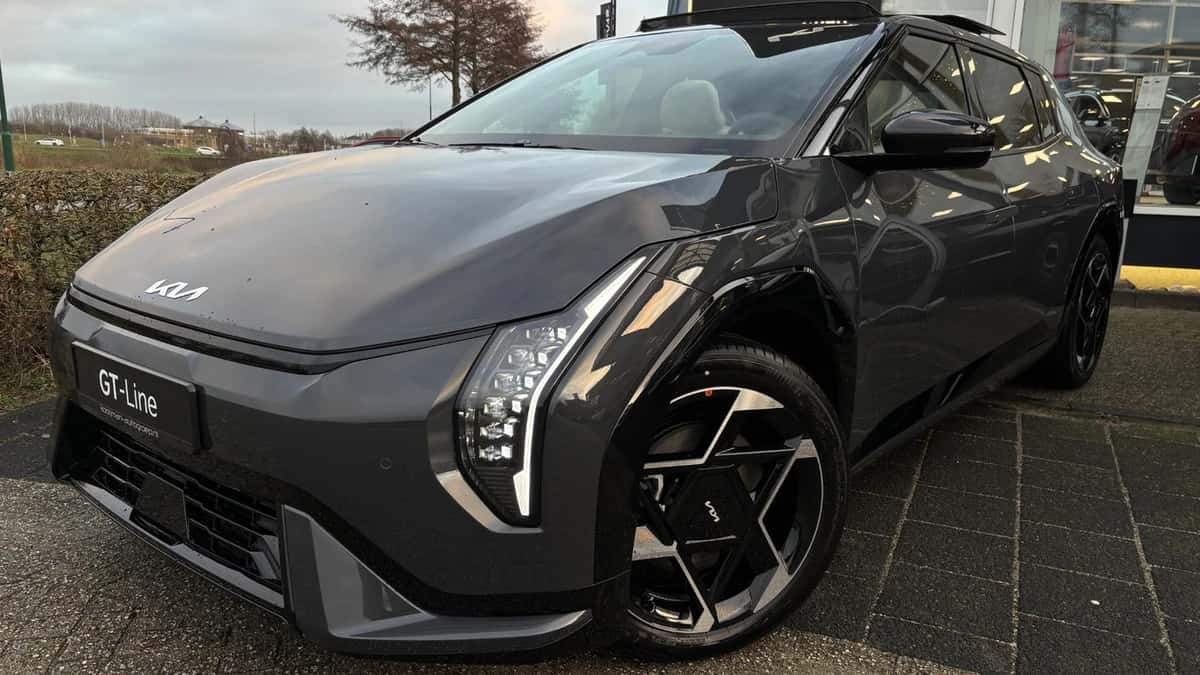 Kia EV4 (2026) — foto 1