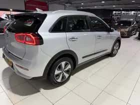 Kia Niro (2017) thumbnail 31