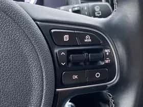 Kia Niro (2018) thumbnail 81