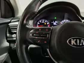 Kia Stonic (2019) thumbnail 11