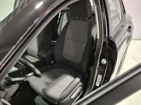 Kia Stonic (2019) thumbnail 44