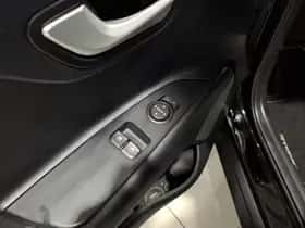 Kia Stonic (2019) thumbnail 45