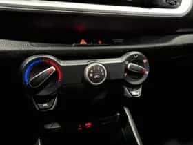 Kia Stonic (2019) thumbnail 55