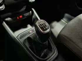 Kia Stonic (2019) thumbnail 58