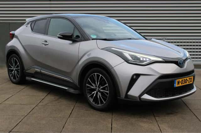 Toyota C-HR (2020) thumbnail 2