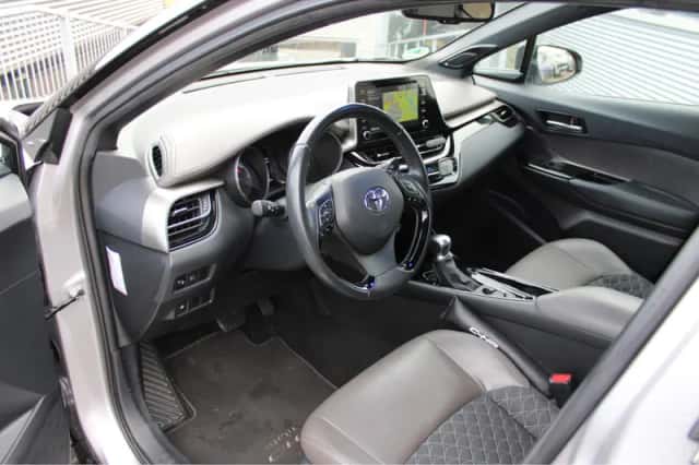 Toyota C-HR (2020) thumbnail 12