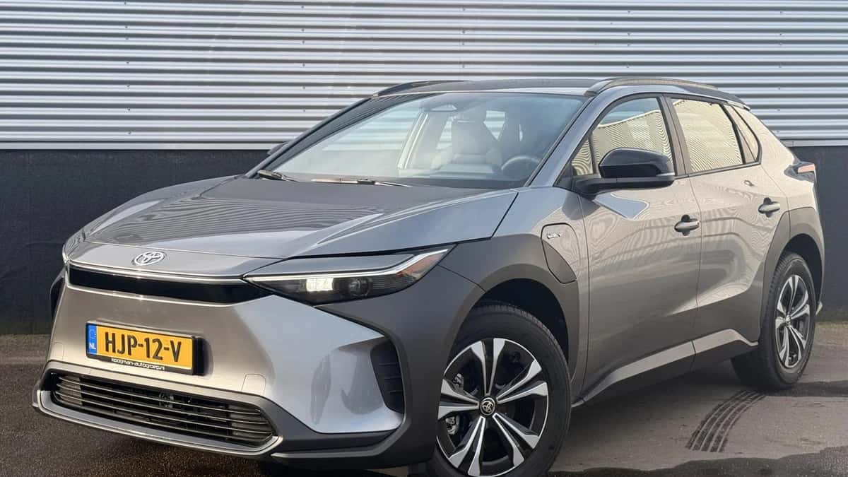 Toyota bZ4X (2025) — foto 1