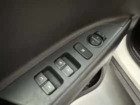 Kia Stonic (2025) thumbnail 3