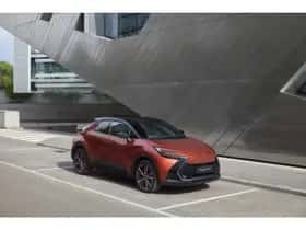 Toyota C-HR (2025) thumbnail 2