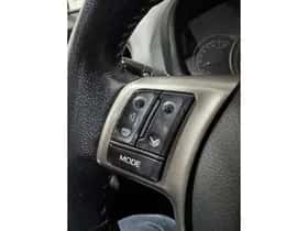 Toyota Yaris thumbnail 25