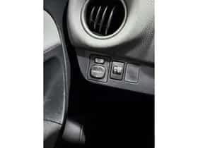 Toyota Yaris thumbnail 26