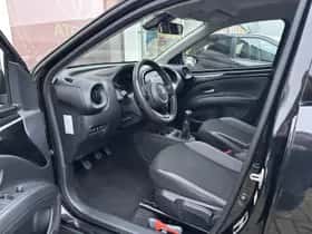 Toyota Aygo (2022) thumbnail 2