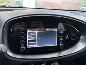 Toyota Aygo (2022) thumbnail 9