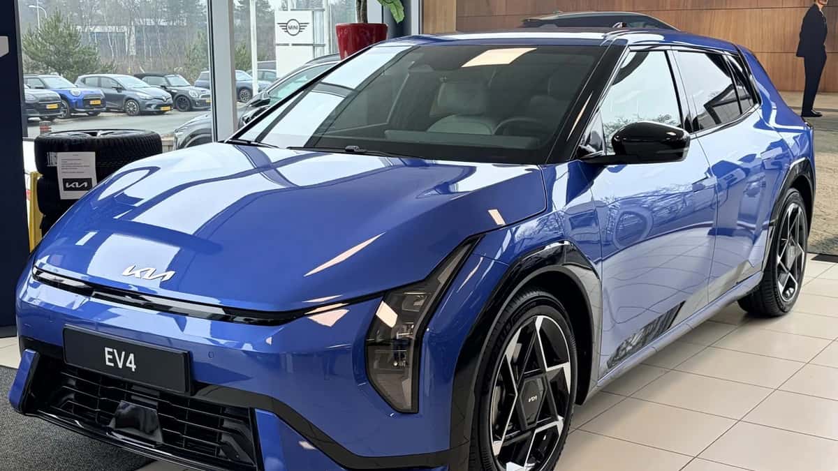 Kia EV4 — foto 1