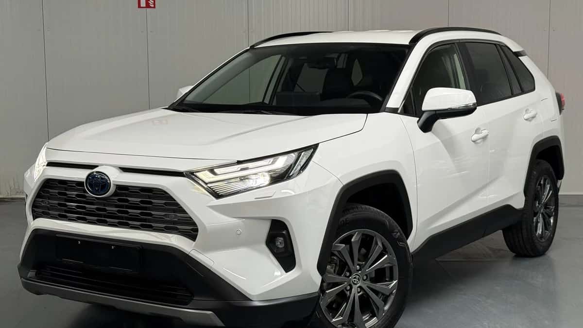 Toyota RAV4 (2024) — foto 1