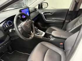 Toyota RAV4 (2024) thumbnail 2