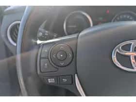 Toyota Auris (2015) thumbnail 12
