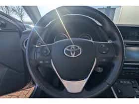 Toyota Auris (2015) thumbnail 14