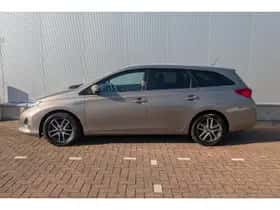 Toyota Auris (2015) thumbnail 5