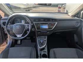 Toyota Auris (2015) thumbnail 9