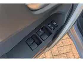Toyota Auris (2015) thumbnail 10