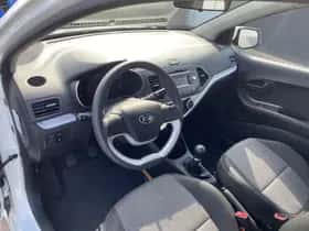 Kia Picanto (2016) thumbnail 21