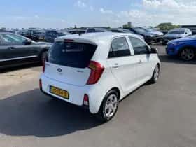 Kia Picanto (2016) thumbnail 9