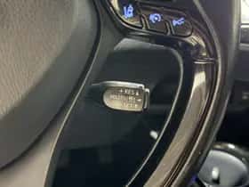 Toyota C-HR (2017) thumbnail 13