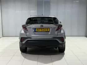 Toyota C-HR (2017) thumbnail 16