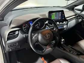 Toyota C-HR (2017) thumbnail 38