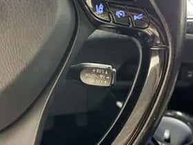 Toyota C-HR (2017) thumbnail 49