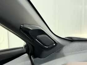 Toyota C-HR (2017) thumbnail 56