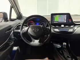 Toyota C-HR (2017) thumbnail 8