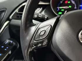Toyota C-HR (2017) thumbnail 9