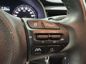 Kia Stonic (2021) thumbnail 32